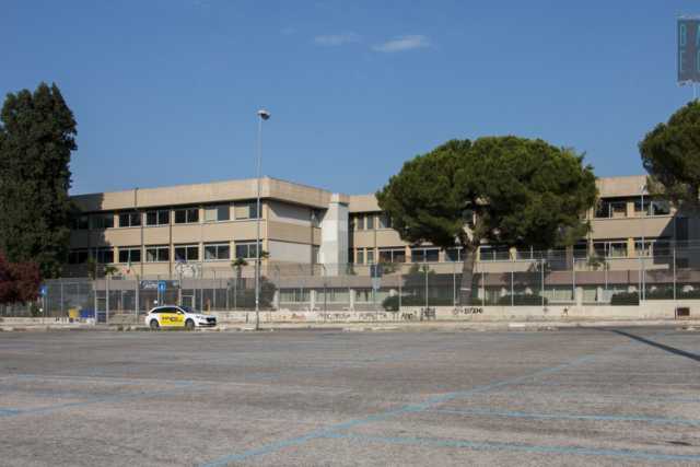 Bari, lettera aperta dei docenti del liceo Salvemini: �Basta con la didattica mista� 